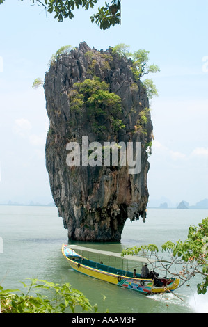 Il chiodo isola così chiamata isola di James Bond di Phang Nga Bay sull'Isola di Phuket Thailandia Foto Stock