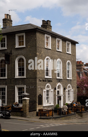 La Wells Tavern, casa pubblica. Ben a piedi e Christchurch Hill, Hampstead Village Londra NW3. Inghilterra OMERO SYKES Foto Stock