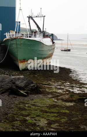 Una vecchia barca da pesca, Padstow, Cornwall, Regno Unito. Foto Stock