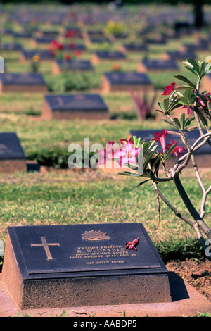 Il cimitero militare, il Ponte sul Fiume Kwai, Thailandia Foto Stock