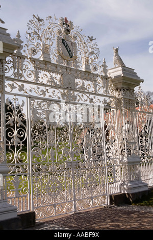 Regno Unito Galles Clwyd Chirk ornamentali cancelli di ferro di Chirk Castle Foto Stock