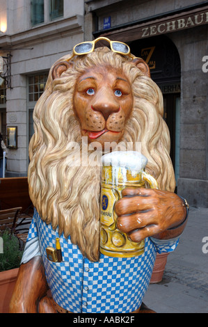 Leone bavarese statua a Monaco di Baviera Foto Stock