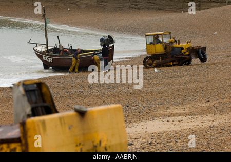 Barca tirata fuori dell'acqua,Stade,Hastings East Sussex England Foto Stock