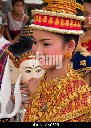 Vincitore del Lao beauty pageant presiede le feste a Songkran Anno Nuovo Festival Luang Prabang Laos Foto Stock