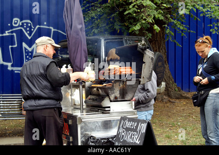 Stallo Burger, prati, Edinburgh Festival Fringe domenica Foto Stock