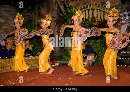 Ballerini tradizionali Bali Indonesia Foto Stock