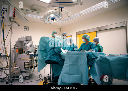 Altona bambini s team ospedaliero di interventi durante un intervento Foto Stock