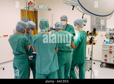 Altona bambini s team ospedaliero di interventi durante un intervento Foto Stock