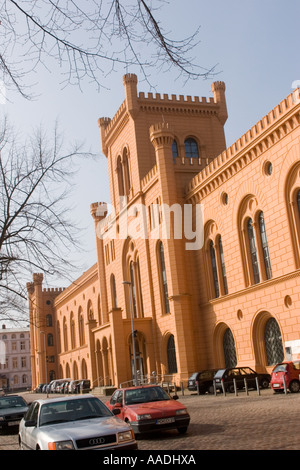 Edificio storico l'Arsenal, ora il ministero dell'Interno a Schwerin, capitale del meclemburgopomerania occidentale della Germania settentrionale Foto Stock