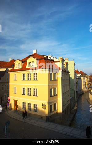 Repubblica Ceca, Praga, Mala Strana . Tipica architettura di Praga vista dal Ponte di Carlo Foto Stock