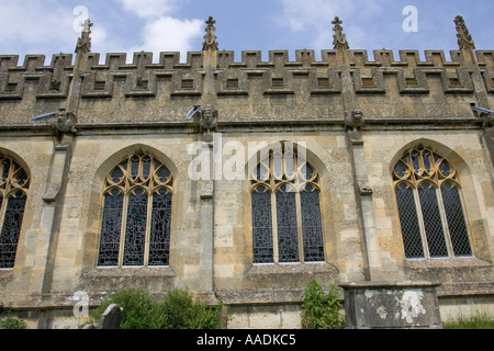 Doccioni sulla chiesa di St Peters Winchcombe che è stato costruito nel 1465 ed è ben noto come un Cotswold lana chiesa REGNO UNITO Foto Stock