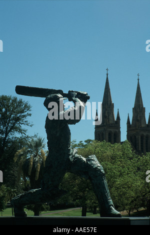 Statua di Sir Donald Bradman fuori Adelaide Oval Australia Foto Stock