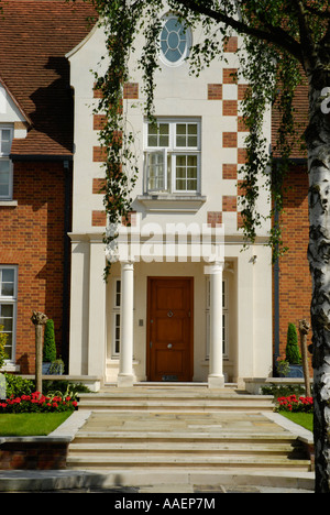 Mansion in strada Winnington Hampstead sobborgo Giardino Londra Inghilterra Foto Stock