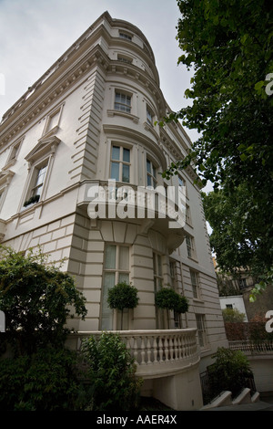 Cinque piani di townhouse in Belgrave Place Belgravia esclusiva area di Londra SW1 Foto Stock