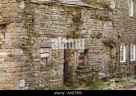 Parcheggio non cantare nella finestra della stalla, Thwaite village, Swaledale, Yorkshire Dales, REGNO UNITO Foto Stock