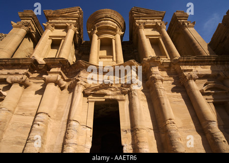 La magnifica tomba ingannevolmente noto come il Monastero Petra Giordania Foto Stock