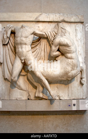 Centaur e Lapith dal Sud Metope del Partenone sculture o marmi di Elgin Foto Stock