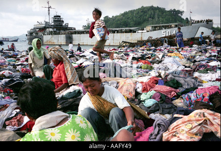 Conseguenze del boxing day tsunami, Banda Aceh e Sumatra, Indonesia 2004. Foto Stock