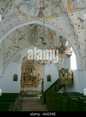 La navata e gli affreschi del soffitto della elmelund kyrka (chiesa), elmelund, Møn, Danimarca. Foto Stock