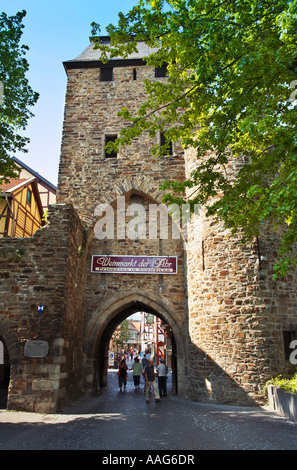 Il Niedertor town gate ad Ahrweiler, Renania, Germania, Europa Foto Stock