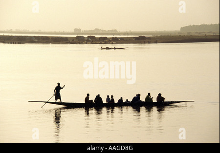 Gita in barca sul fiume Niger - Mopti, MALI Foto Stock