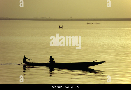 Piroga sul Fiume Niger - Mopti MALI Foto Stock