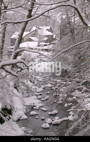 Magazzino Ghyll in Ambleside dopo forti nevicate invernali, Lake District, Cumbria, Regno Unito Foto Stock