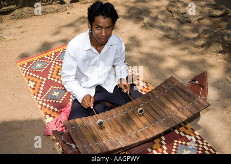 Musicista Ta Phrohm tempio Cambogia Foto Stock