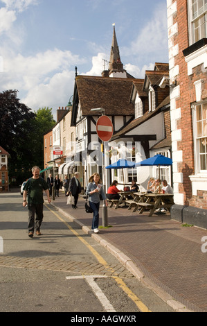 Myddleton Arms Hotel e negozi St Peters Square Ruthun Bathgate Clwyd Galles del nord Foto Stock