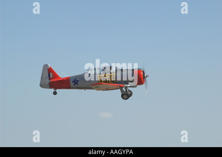 Un SNJ-5 in aria ad un air show. Foto Stock