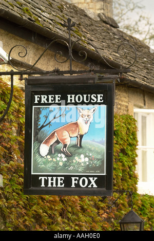 La FOX INN AT ODDINGTON VICINO A STOW ON THE WOLD GLOUCESTERSHIRE REGNO UNITO Foto Stock