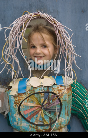 Un giovane bambino presso il Centre for Alternative Technology Machynlleth Powys mid Wales UK Foto Stock