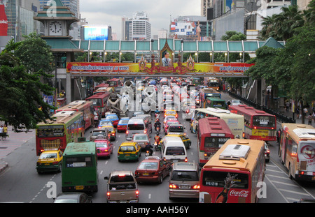 "Congestionato paralizzata ora di punta del traffico di Bangkok in Thailandia" Foto Stock