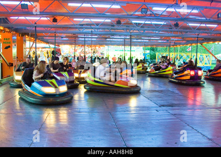 Il paraurti di automobili presso il parco di divertimenti a Bardwell in Suffolk Foto Stock