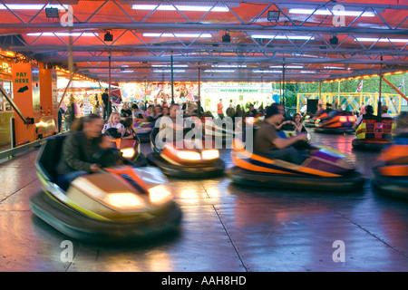 Il paraurti di automobili presso il parco di divertimenti a Bardwell in Suffolk Foto Stock