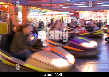 Il paraurti di automobili presso il parco di divertimenti a Bardwell in Suffolk Foto Stock