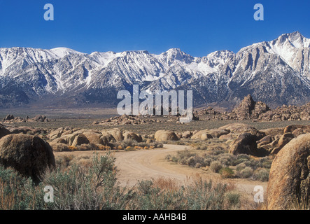 Alabama Hills Movie area piatta e Sierra Nevada California USA Foto Stock