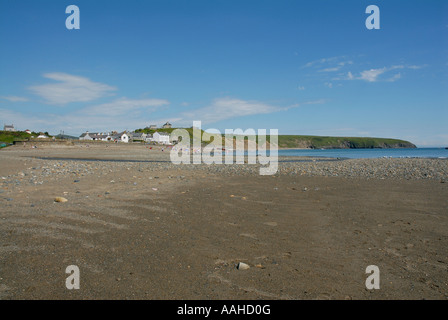 Una vista del villaggio di Aberdaron dalla spiaggia sulla punta del Galles del nord di Lleyn Peninsula. Foto Stock