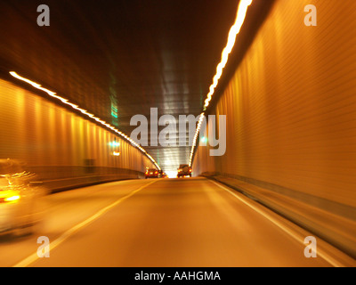 Tunnel sotto le montagne Foto Stock