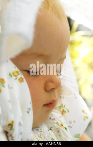 Felice carefree little Baby girl sleeping Foto Stock