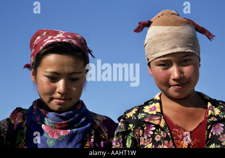 Ritratto di due ragazze in Tagikistan ex Unione Sovietica membro Foto Stock