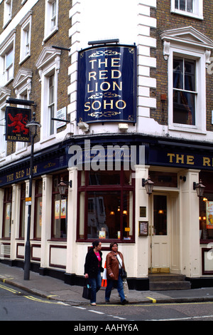 Il Red Lion Pub di Soho, Londra. Foto Stock