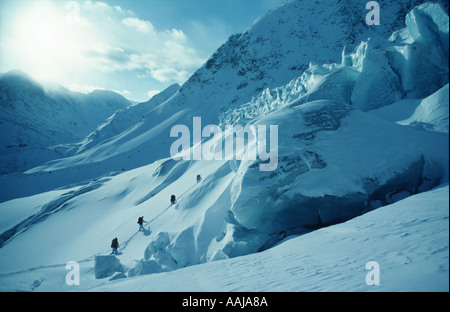 La neve e il ghiaccio con la montagna e Arctic Warfare Cadre Foto Stock