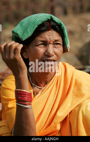 Donna al mercato a Bissamcuttack, Chatikona, Orissa, India Foto Stock