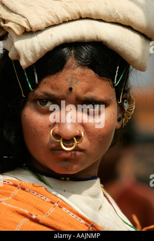 Donna al mercato a Bissamcuttack, Chatikona, Orissa, India Foto Stock