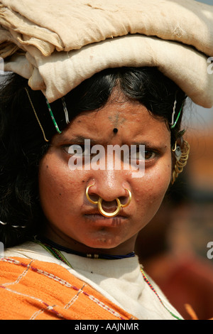 Donna al mercato a Bissamcuttack, Chatikona, Orissa, India Foto Stock