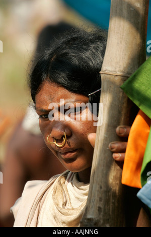 Donna al mercato a Bissamcuttack, Chatikona, Orissa, India Foto Stock