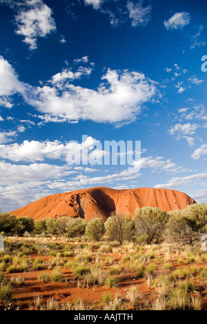 Uluru Ayers Rock Uluru Kata Tjuta National Park Area del Patrimonio Mondiale di Territorio del Nord Australia Foto Stock