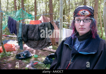 Giovane donna guerriero eco alla pipeline di GNL contestatori camp su Penpont tenuta vicino a Brecon Galles POWYS REGNO UNITO Foto Stock