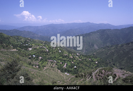 Vista su per le colline della Provincia del Kashmir in Pakistan dal colle stazioni di Rawalpindi Foto Stock